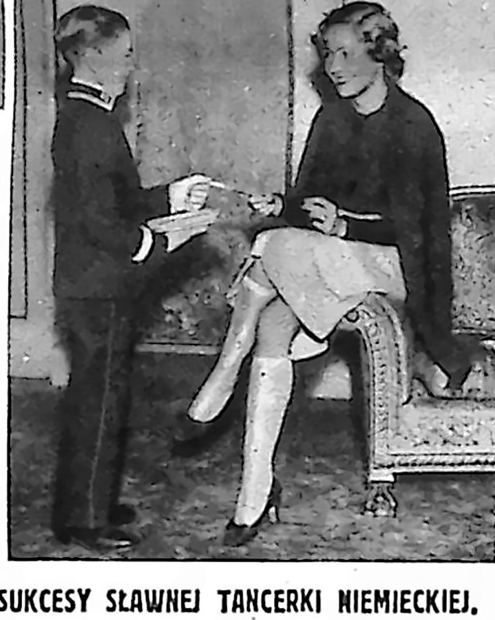 Tancerka Dinah Grace odbierająca korespondencję w hotelu w Londynie
