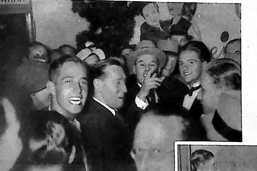Jan Kiepura w tłumie widzów na premierze filmu w Berlinie, 1935