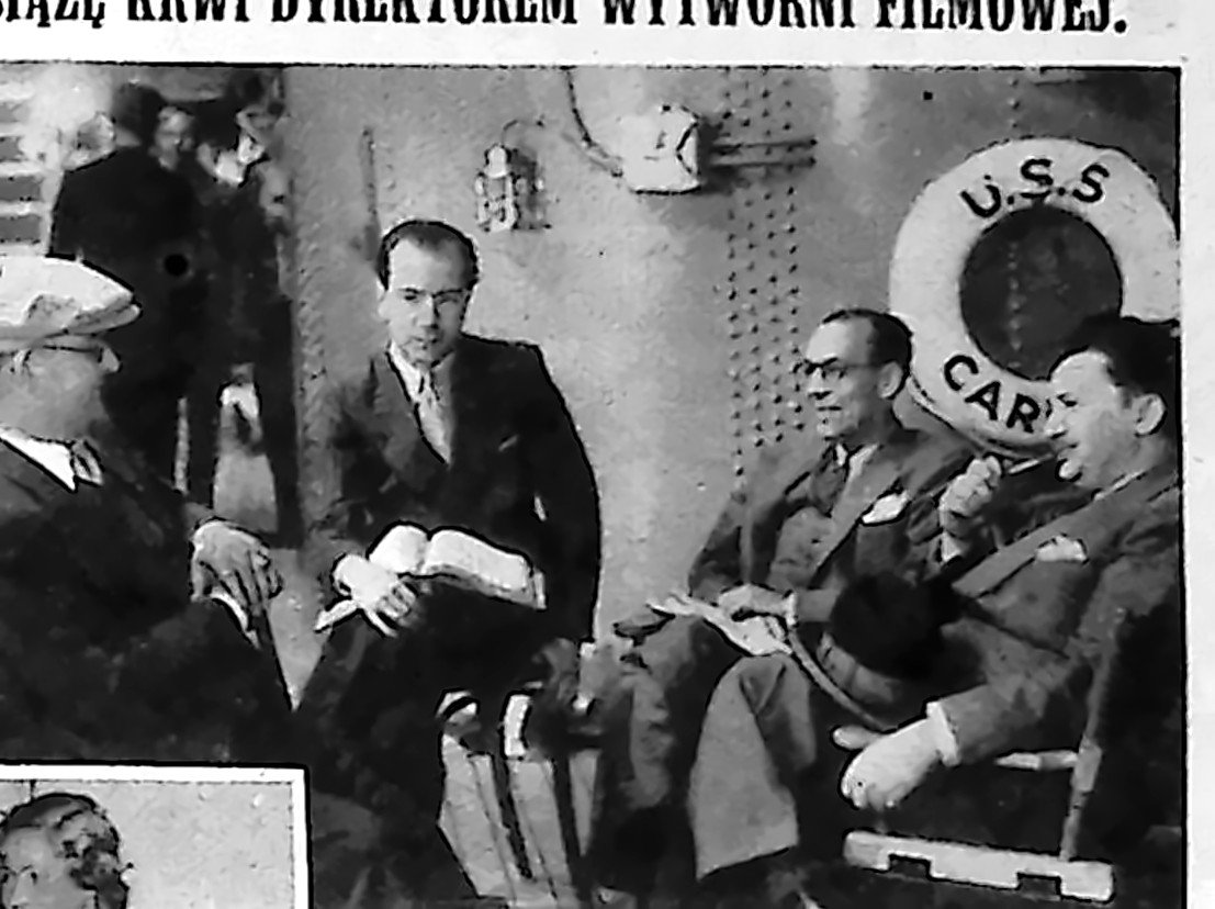 Książę Sigvard Bernadotte podczas narady w wytwórni filmowej