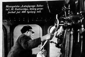 Maszynista ekspresu Flying Scotsman w budce parowozu