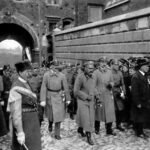 Brygadier Józef Piłsudski z pułkownikami Sosnkowskim i Roją w pochodzie na Wawel, 8 listopada 1916