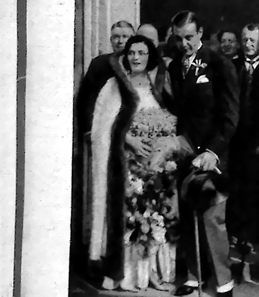 Pola Negri i Sergiusz Mdivani w dniu ślubu przed zamkiem w Rueil