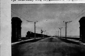 Most drogowy Ponte Littorio prowadzący przez lagunę do Wenecji