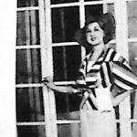 Aktorka w kostiumie operetkowym na scenie, zdjÄcie teatralne z 1935 roku.