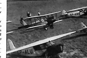 Samolot sportowy RWD na lotnisku w Krakowie podczas Tygodnia Lotniczego LOPP w maju 1935