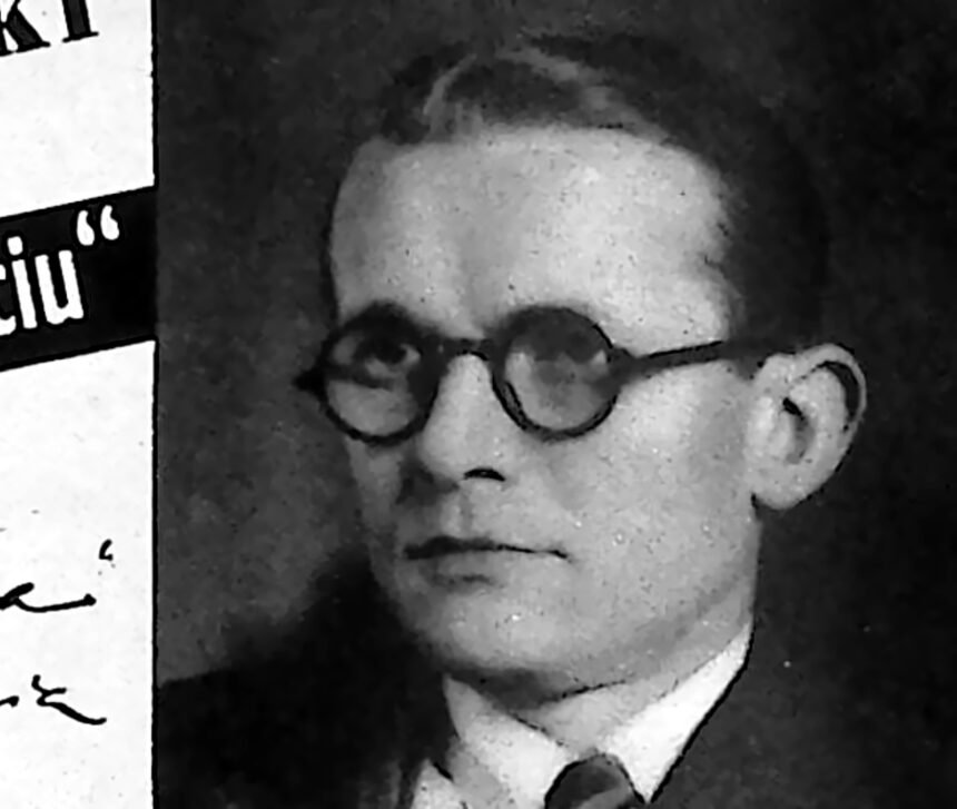 Portret mężczyzny w okularach i garniturze, zdjęcie prasowe z 1935 roku.