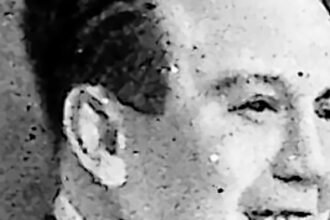Portret dyrygenta i kierownika orkiestry tanecznej Jacka Hyltona.