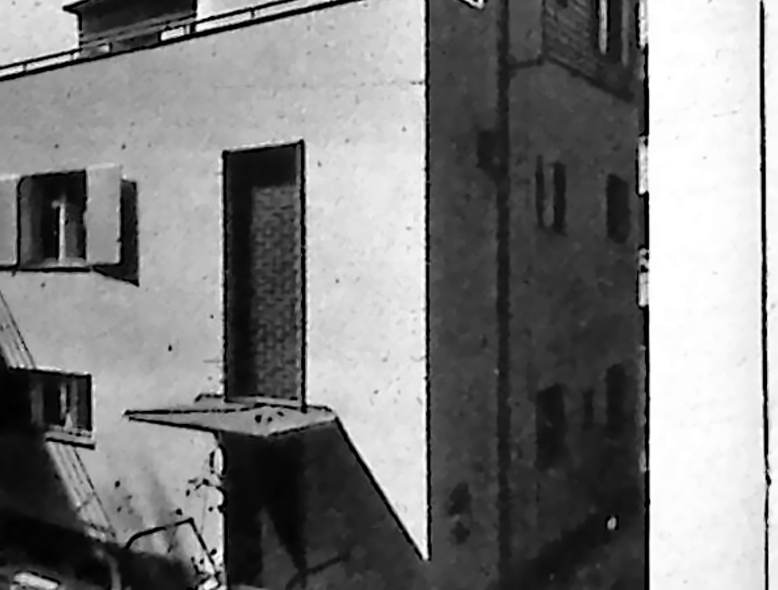Willa modernistyczna widziana od strony wejścia, z wysuniętym tarasem.