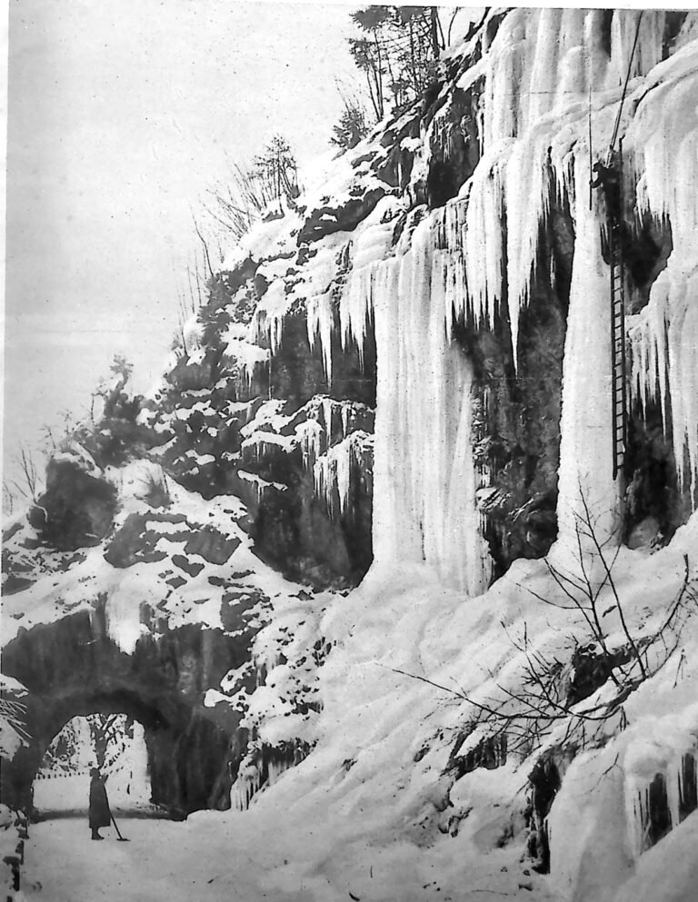 Oblodzone skalne zbocze z soplami i drabiną przy drodze alpejskiej pod Berchtesgaden w Bawarii, zimą 1926 roku.