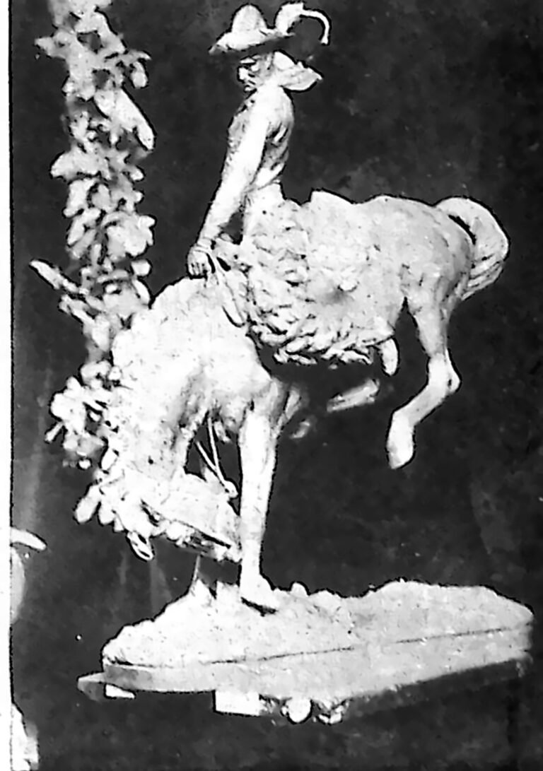 Rzeźba jeźdźca w kapeluszu kowbojskim na koniu, dłuta Phimistera Proctora, na wystawie w Nowym Jorku. Fotografia z 1926 r.