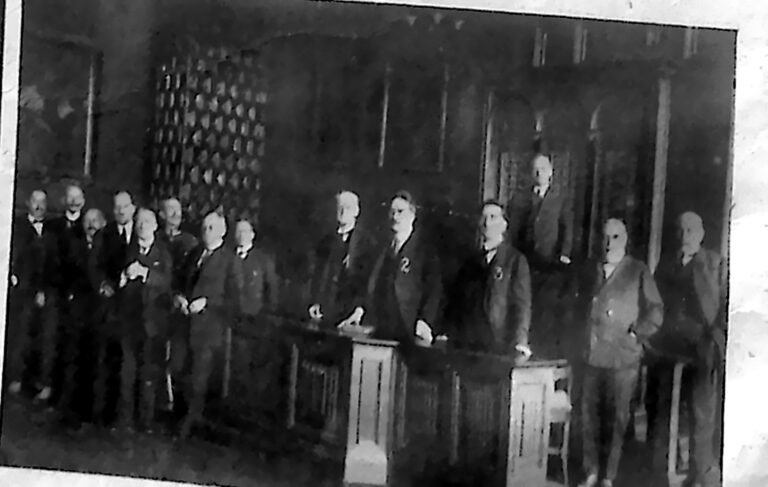 Uczestnicy uroczystości ku czci Stanisława Staszica w auli Uniwersytetu Jagiellońskiego w Krakowie. Fotografia z 1926 r.