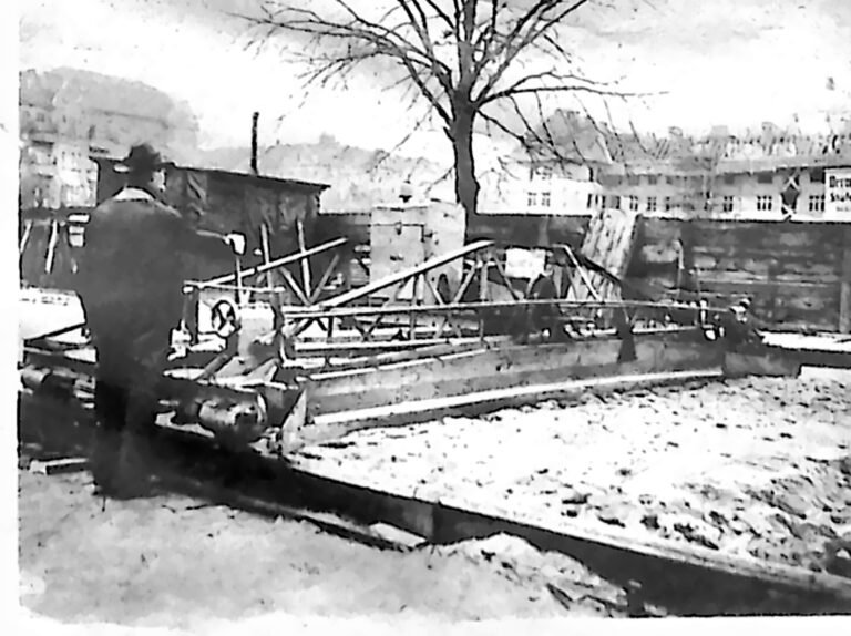 Maszyna do układania betonowej nawierzchni na placu budowy ulicy w Berlinie. Fotografia z 1926 r.